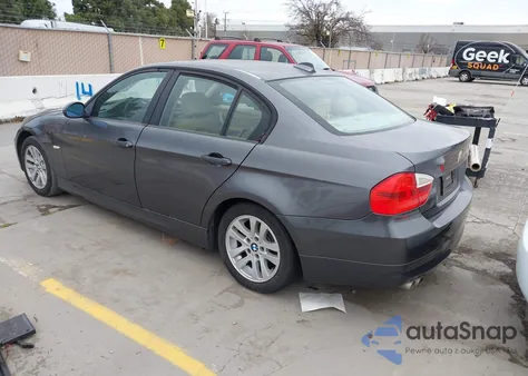 2006 BMW 325I z USA, uszkodzony, nr VIN WBAVB13576KR65882